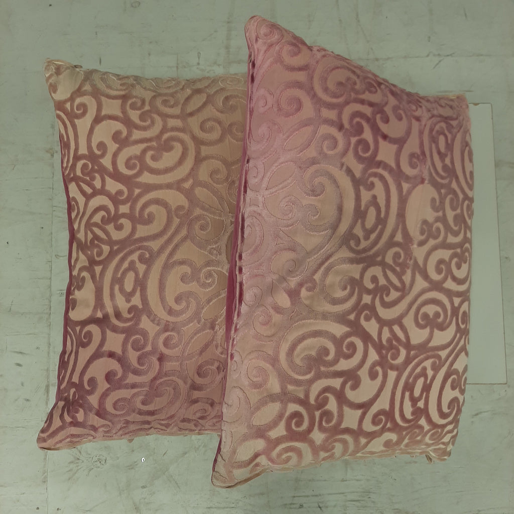 Set roze kussens met franjes
