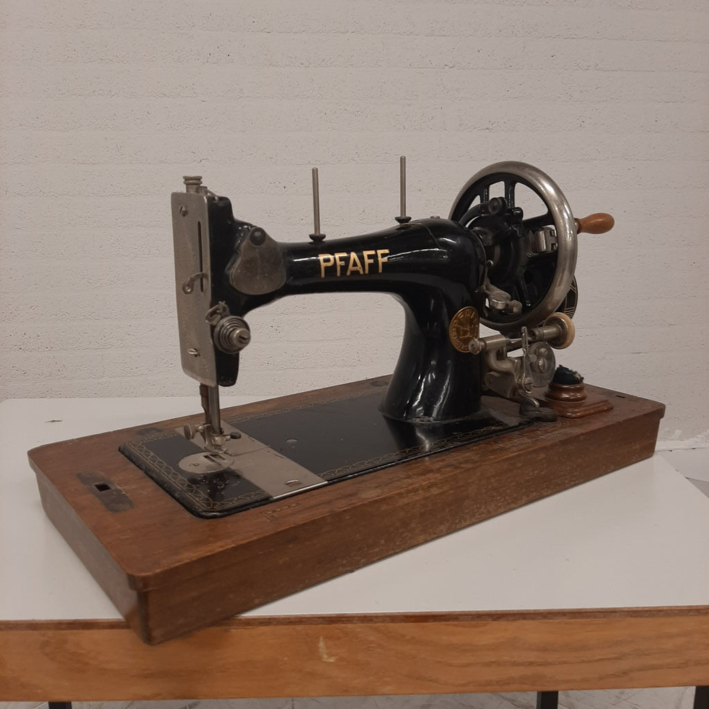 Pfaff 11 handnaaimachine