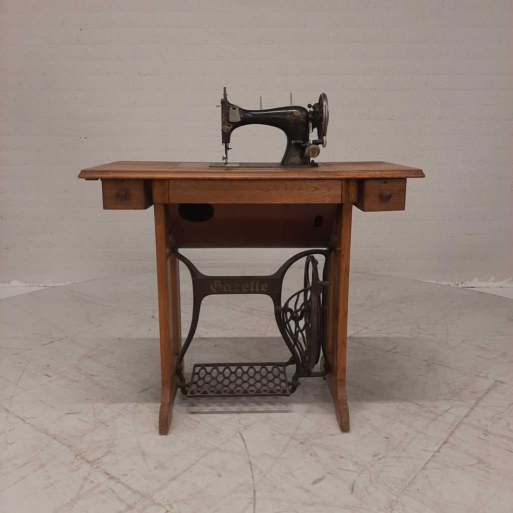 Gazelle trapnaaimachine in meubel