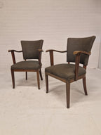 2 stoelen met gebogen armleuning