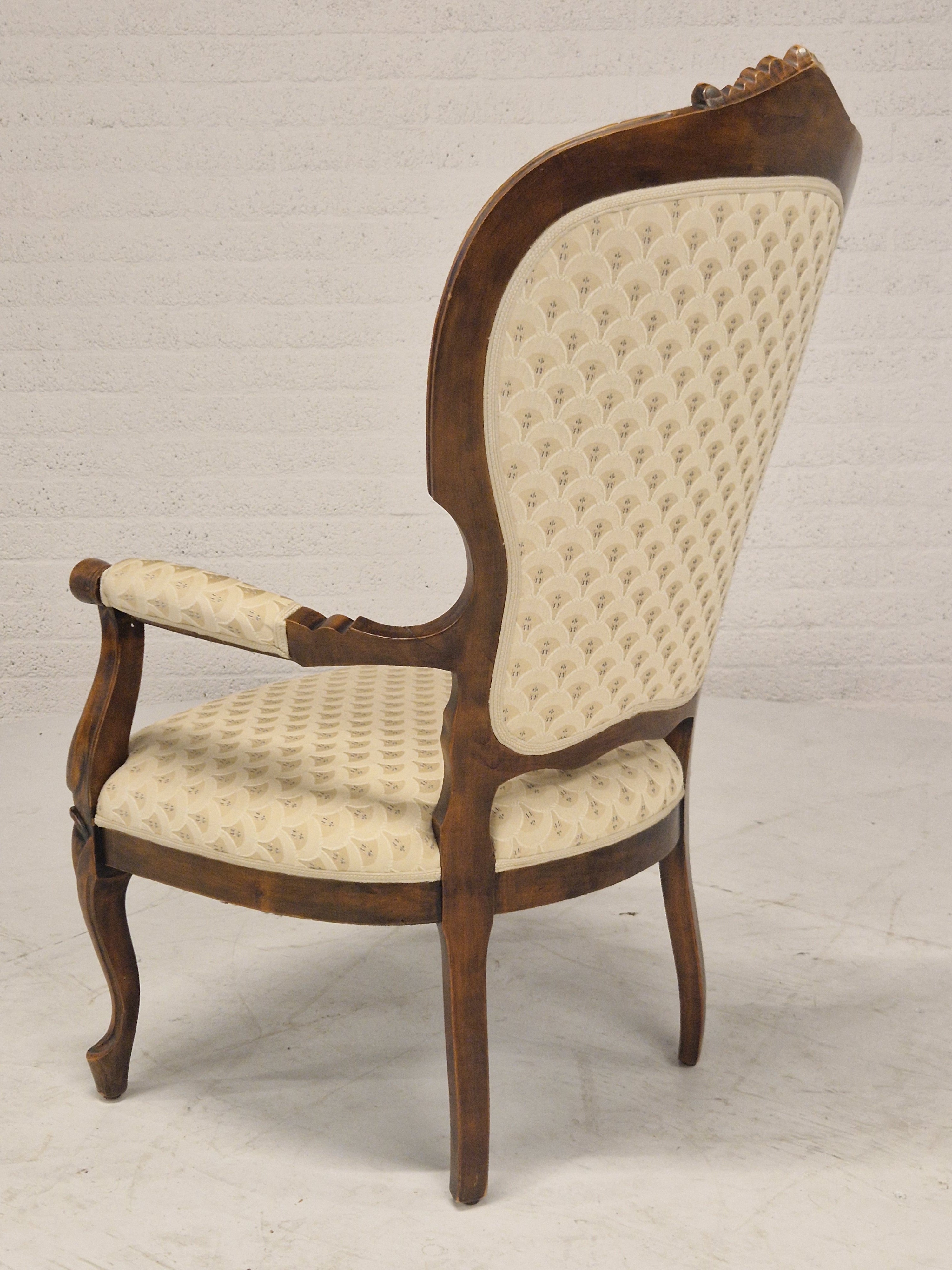Arm chair