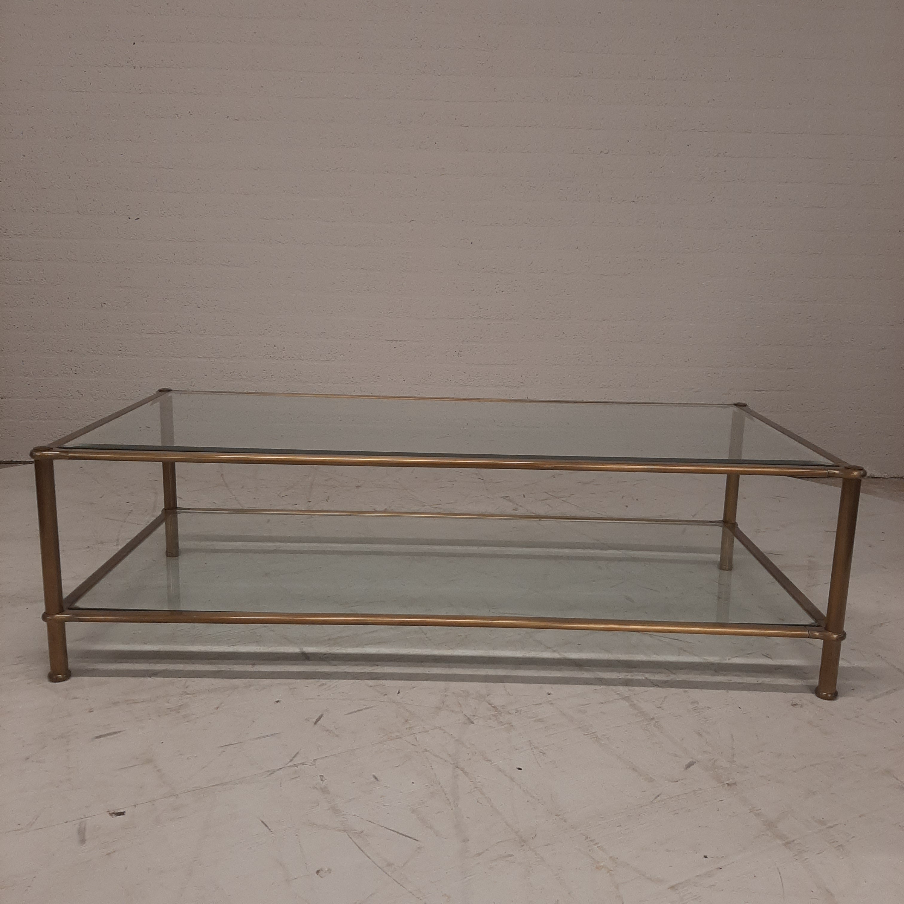Messing salontafel met twee glasplaten