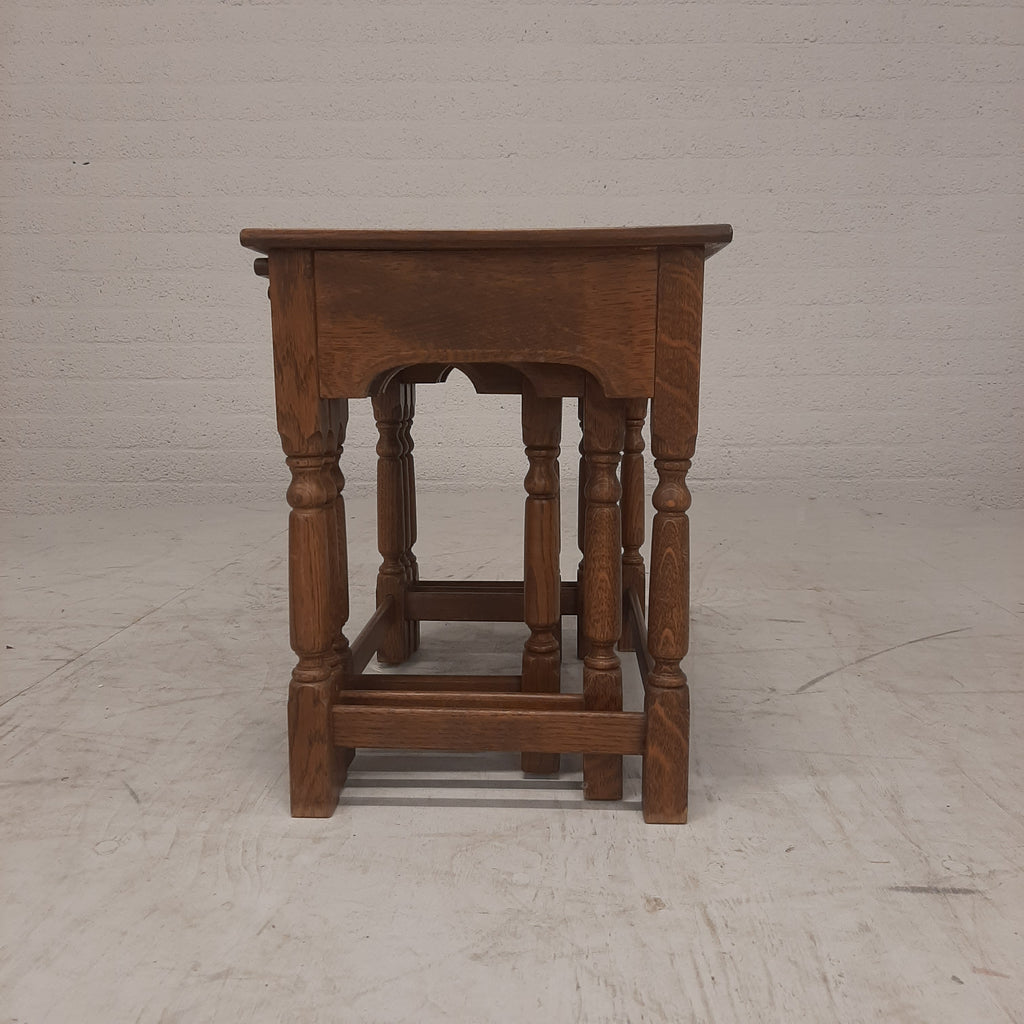 Eiken nest 3 tafeltjes zwevend