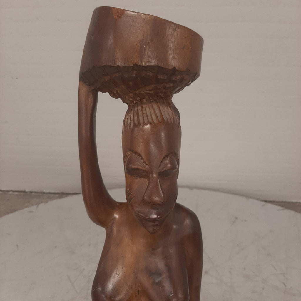 Houten beeld Afrikaanse vrouw