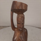 Houten beeld Afrikaanse vrouw