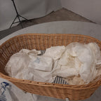 Vintage rotan wieg wit ijzeren onderstel