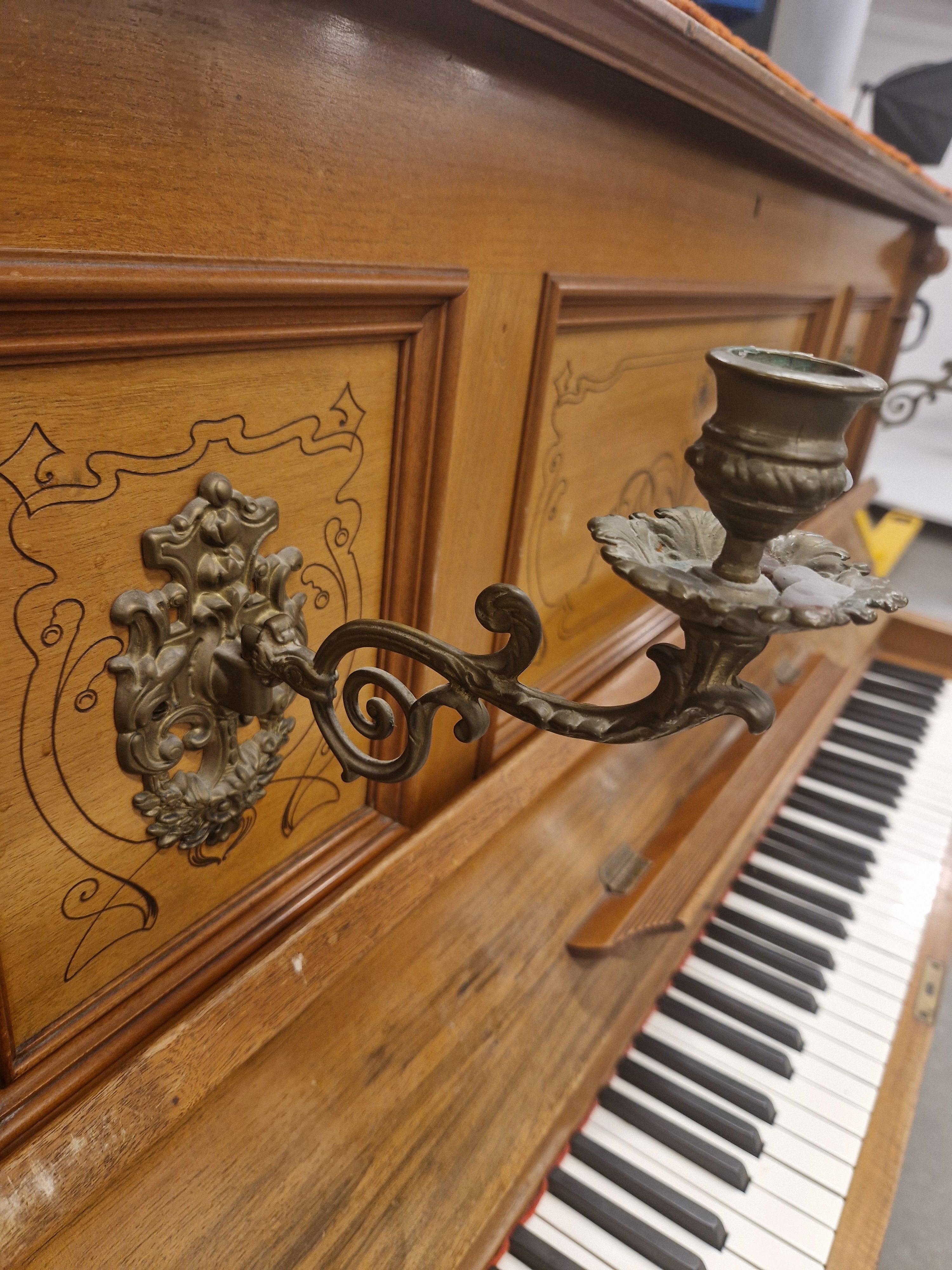 19e eeuwse piano, zeer decoratief