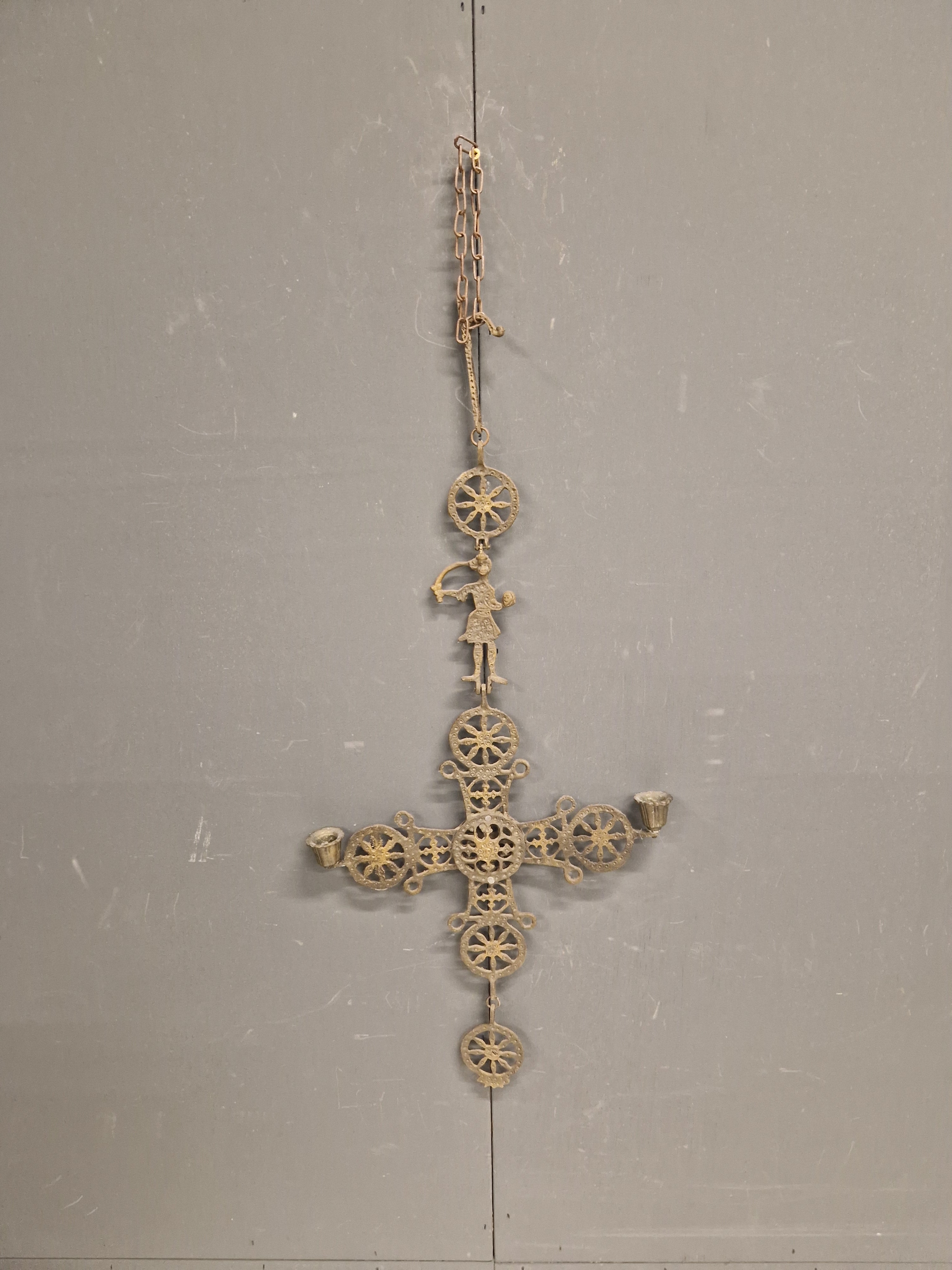 Cross candle, kruis kandelaar