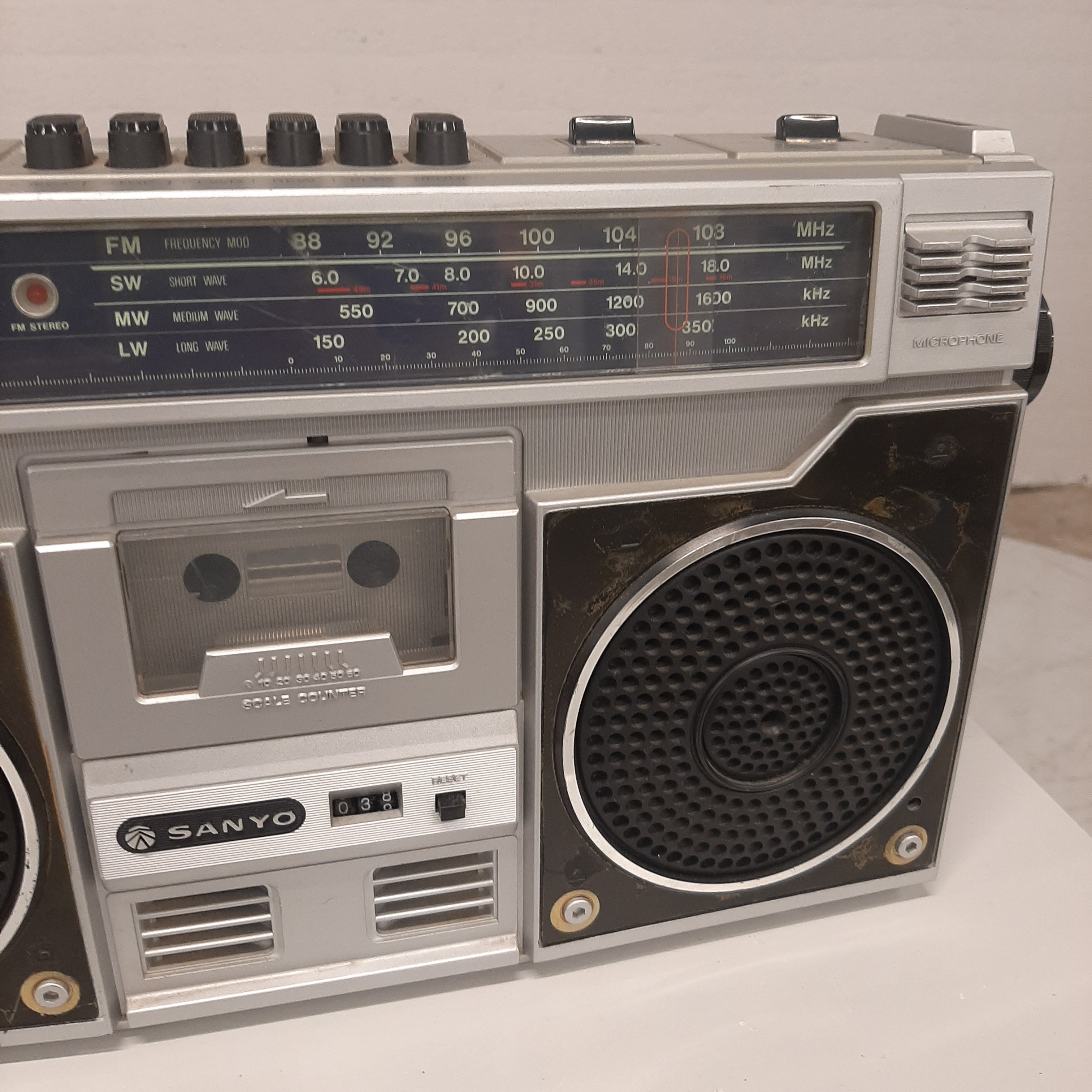 Sanyo 4 band cassette recorder