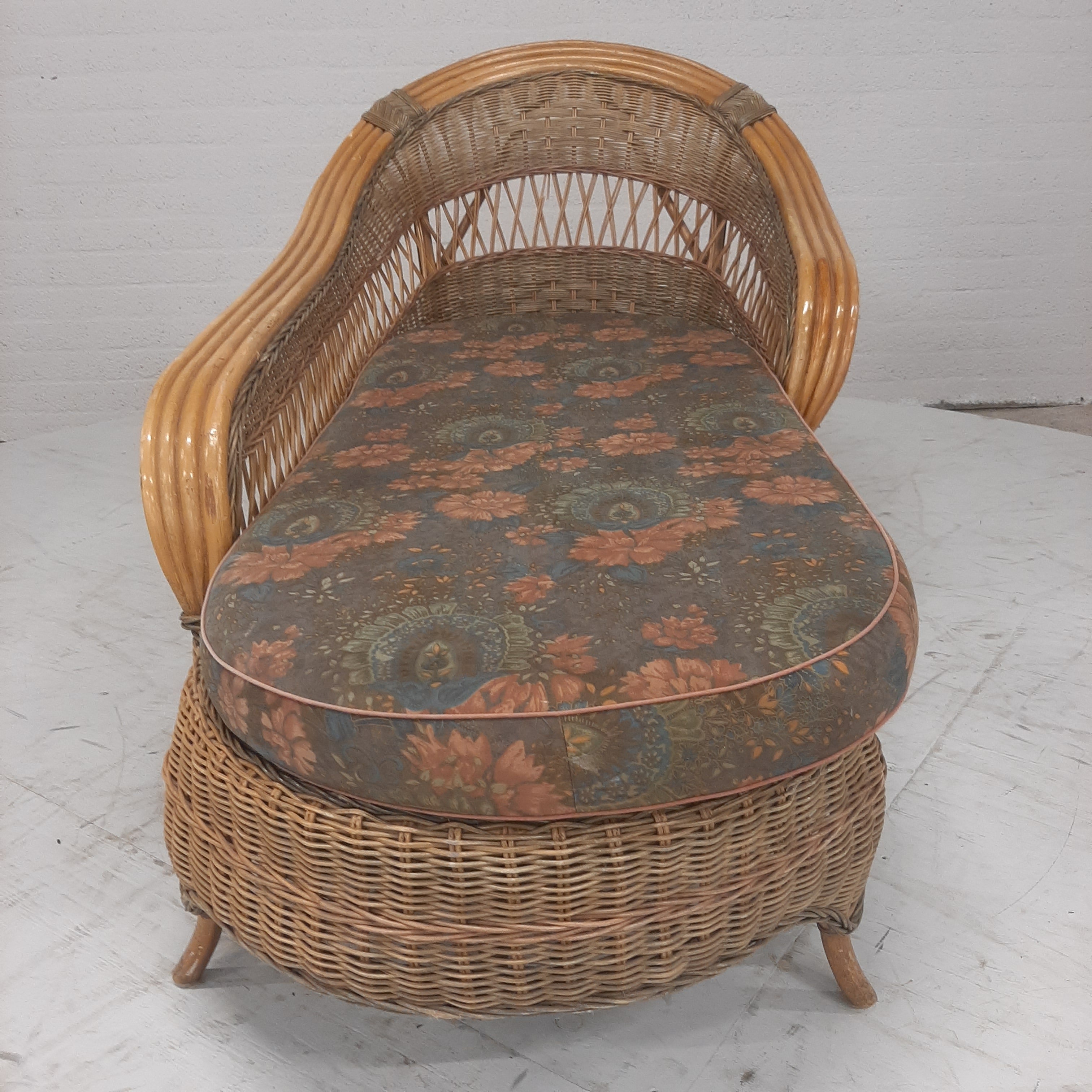Vintage rotan chaise longue