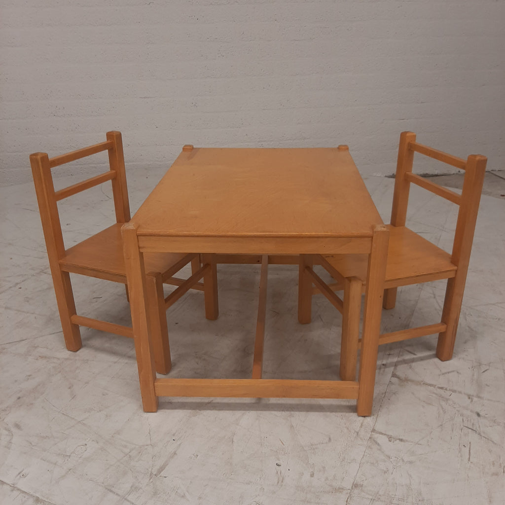 Set eiken vintage kindertafeltje en twee stoeltjes