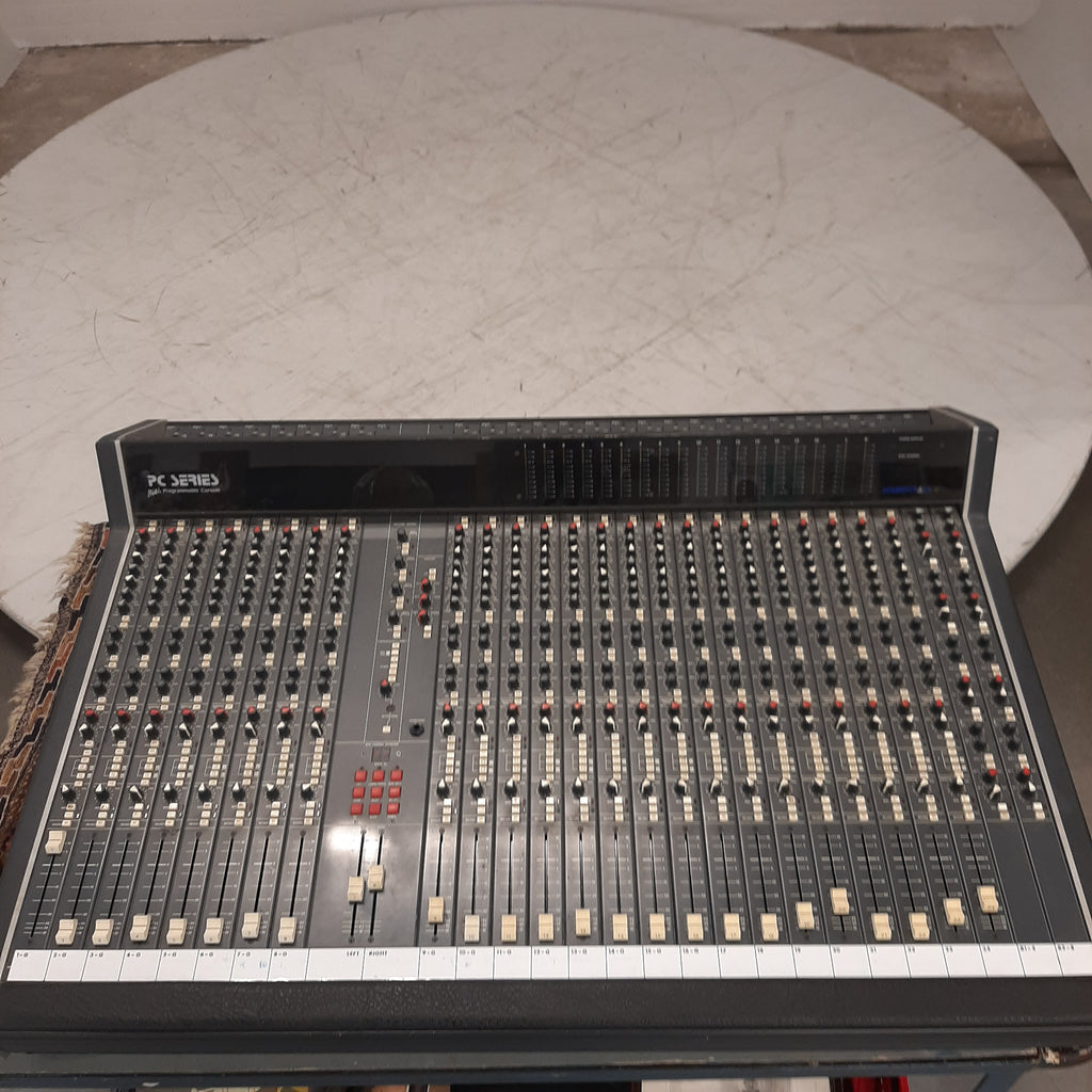 Studio mengtafel van Soundtracs UK