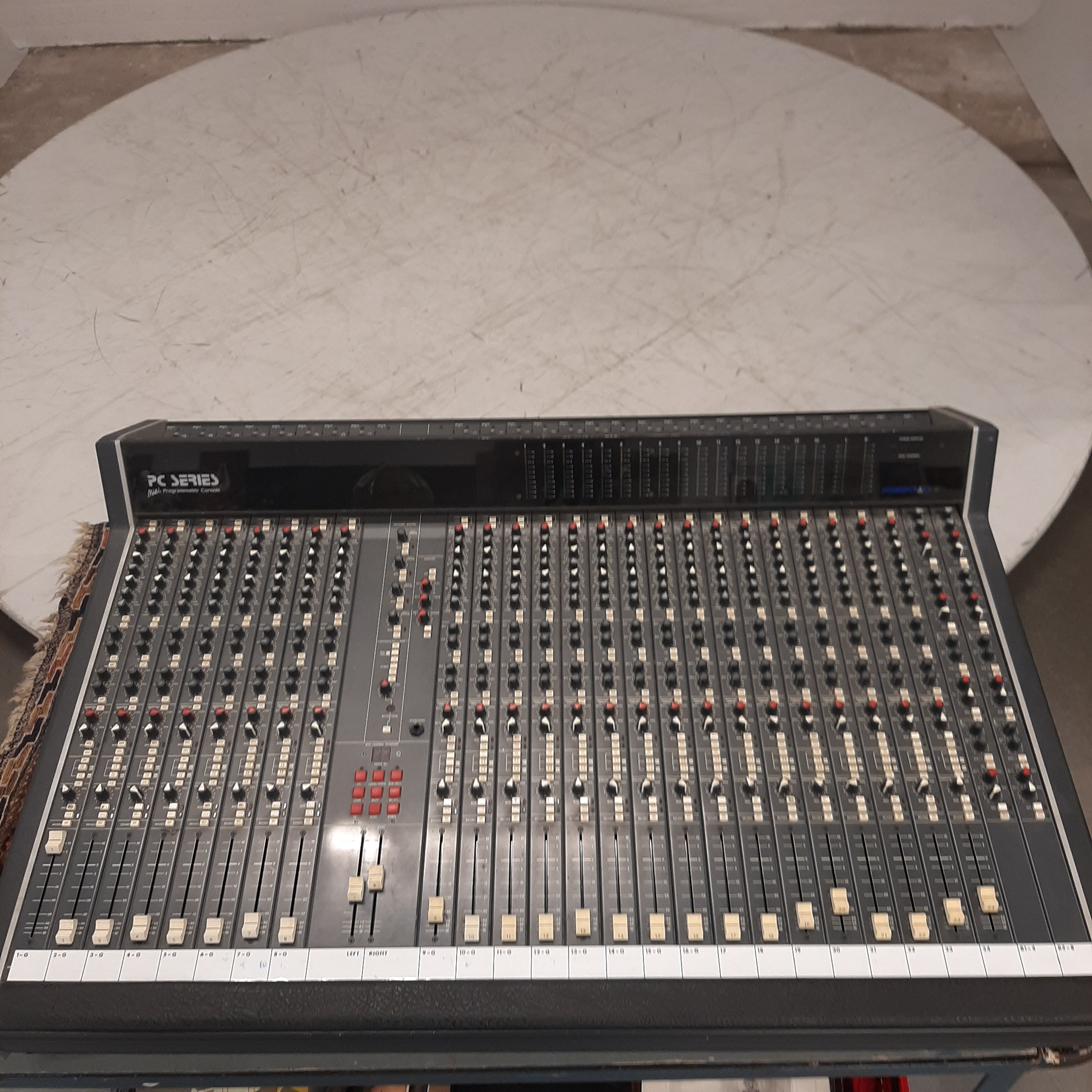 Studio mengtafel van Soundtracs UK