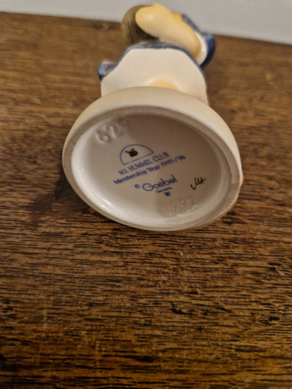 M.J. Hummel Figurine From Me To You Hum 629 Jaar 1992 West Germany