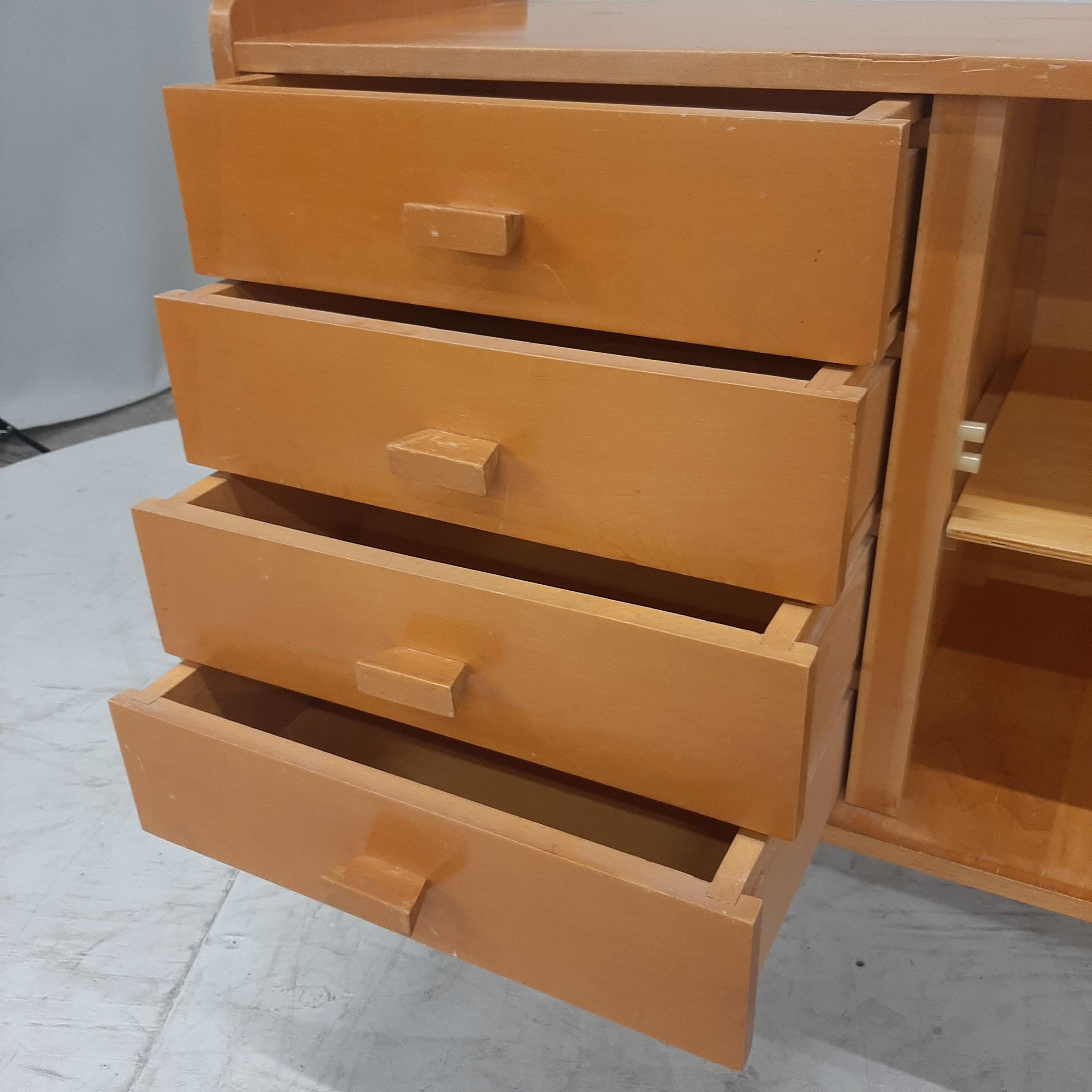 Houten kastje 4 lades en deurtje